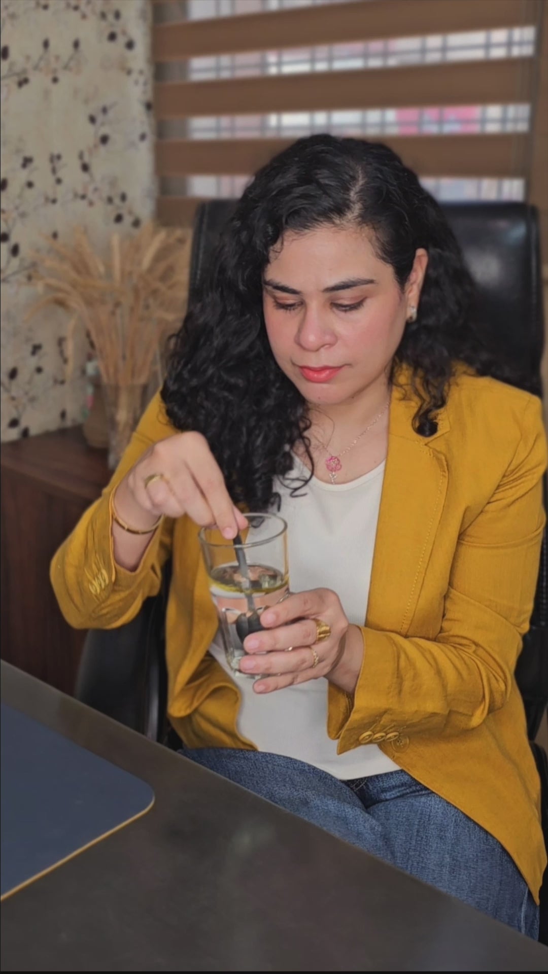 Load video: Apple Cider Vinegar Fizz